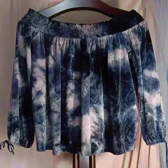 American Eagle Outfitters Tops - American Eagle Outfitters crushed velvet size medium off shoulder long sleeve